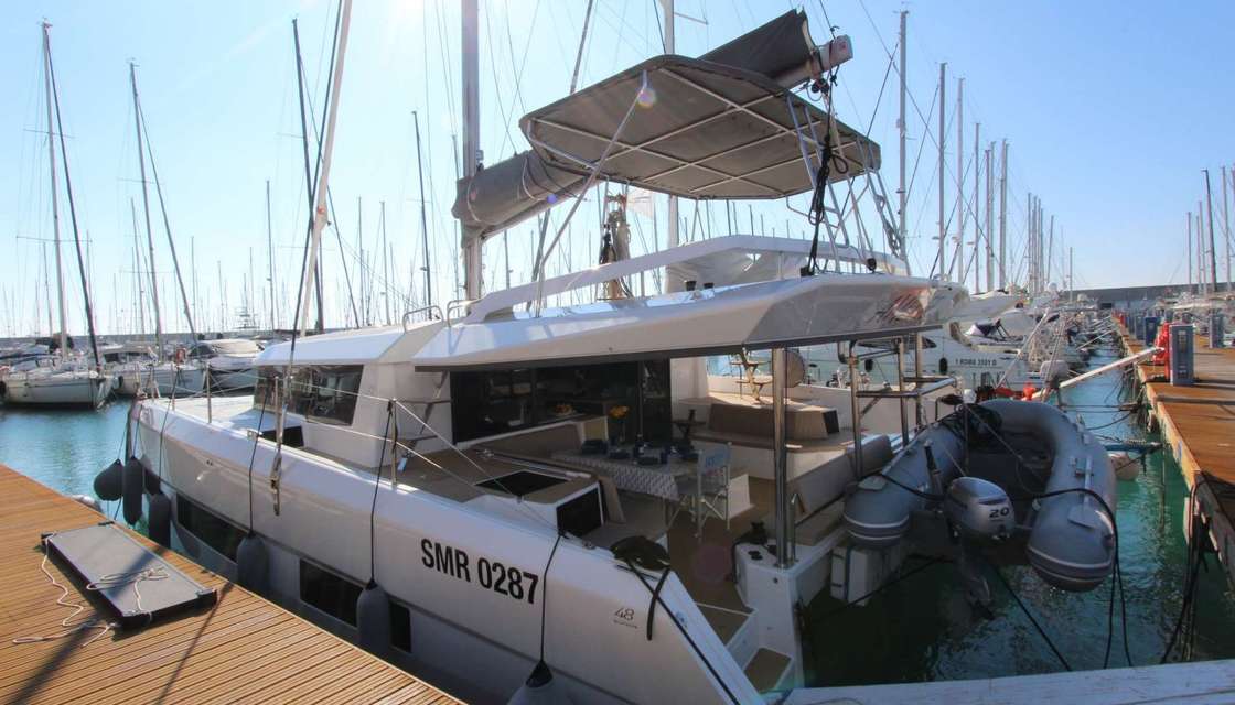 Il vostro Dofour 48 Catamaran al porto