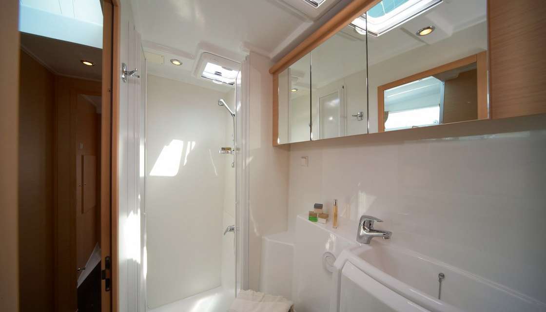 Salle de bain privative avec toilette &eacute;lectrique