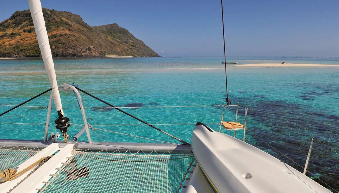 Profitez des filets du catamaran pour vous d&eacute;tendre
