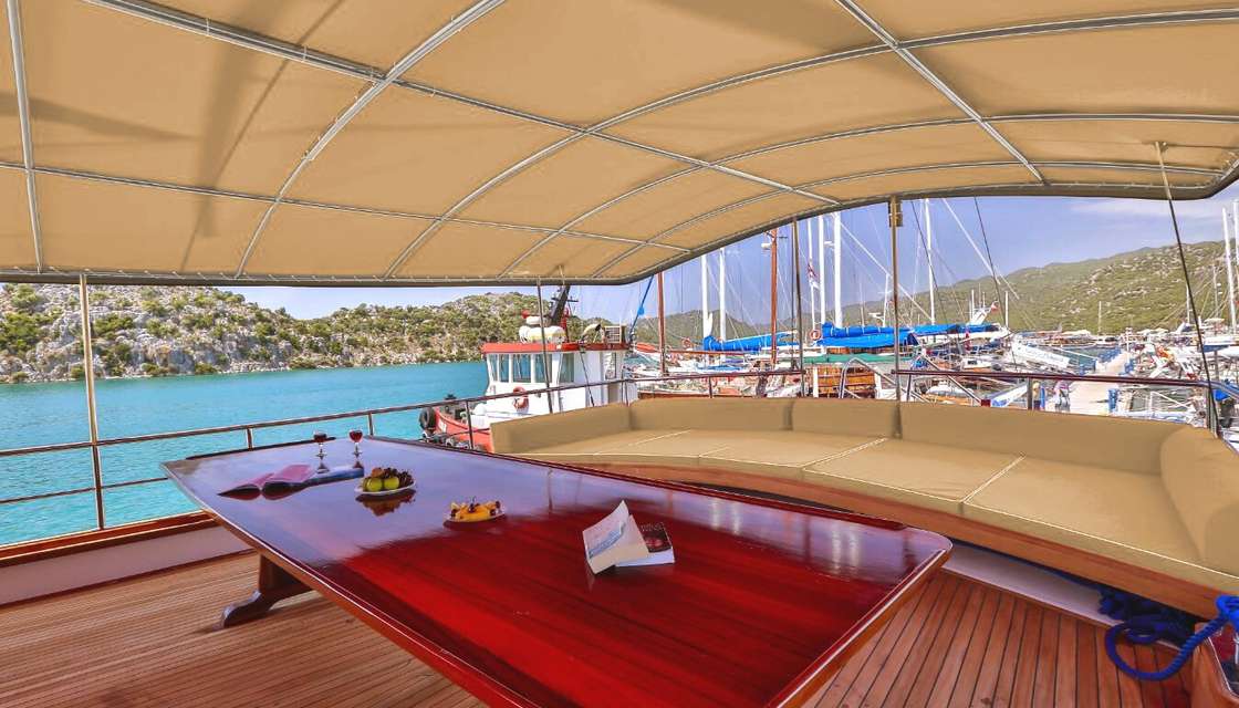 Une terrasse ext&eacute;rieure pour des moments conviviaux