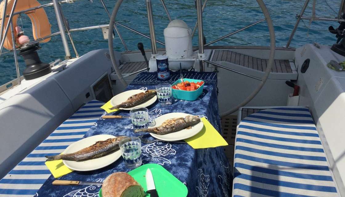 A la mesa !