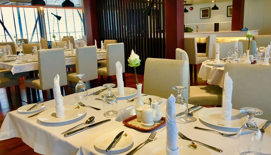 Un restaurant &agrave; la d&eacute;coration soign&eacute;e et &agrave; la cuisine raffin&eacute;e