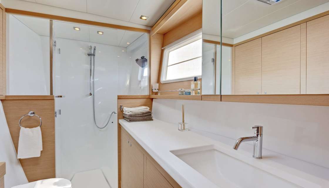 Une salle de bain spacieuse