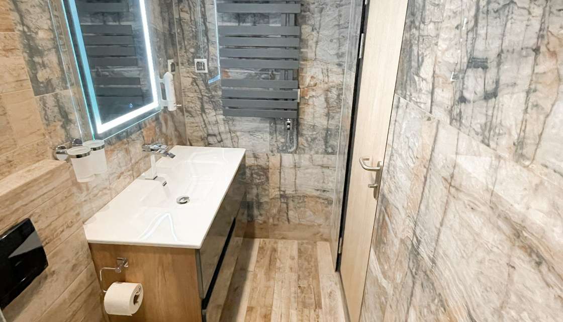 Une salle de bain moderne