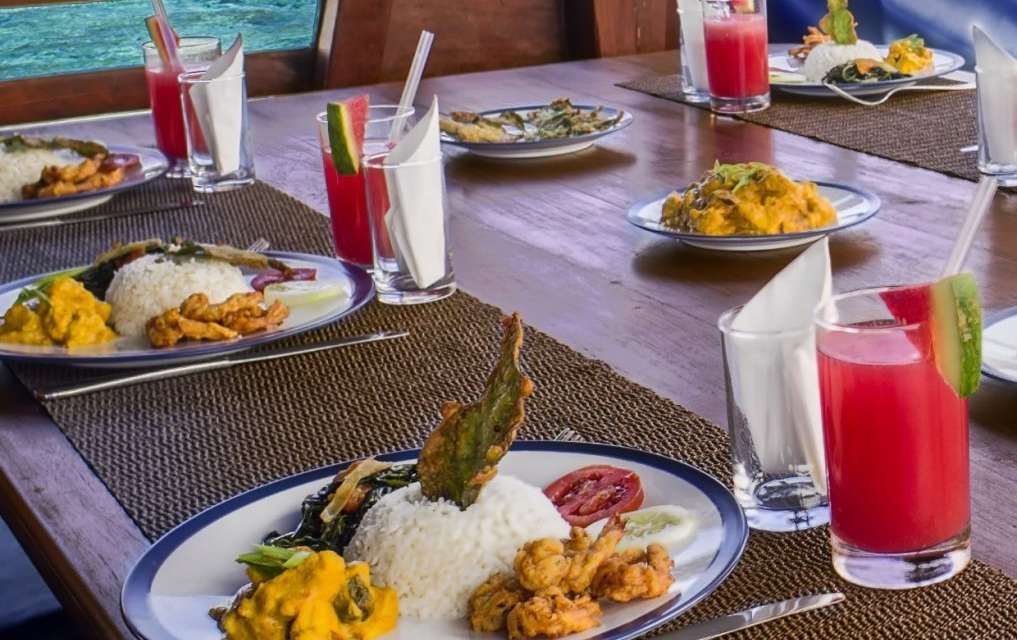 De savoureux repas &agrave; bord