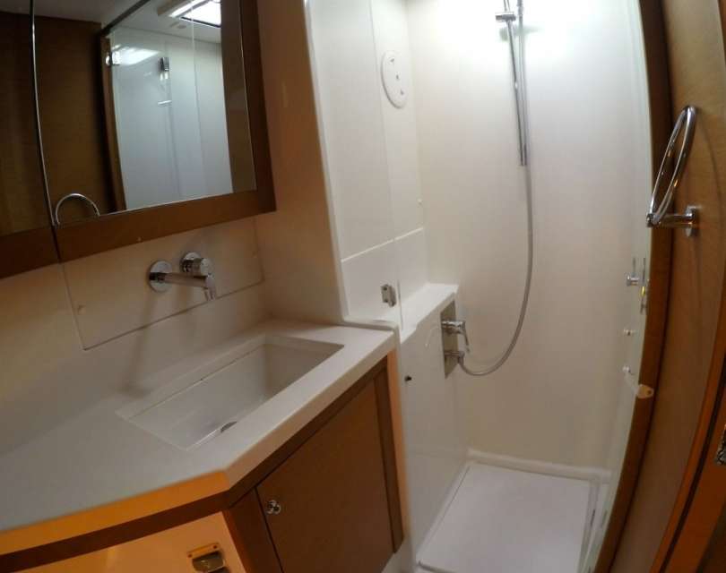 Chaque cabine poss&egrave;de sa salle de bain