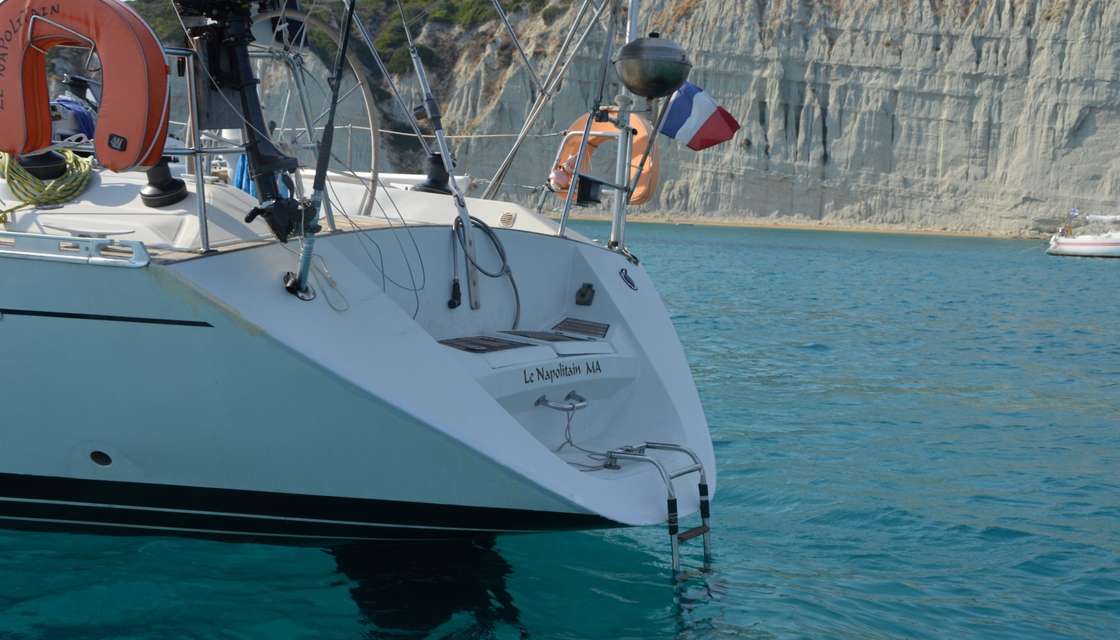 Rien de plus simple pour remonter &agrave; bord gr&acirc;ce &agrave; l&#039;&eacute;chelle