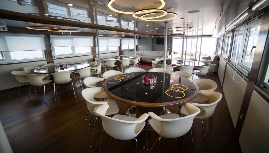 Toma asiento en el comedor