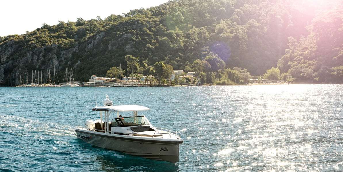 Barca a motore Axopar 37 Sun Top