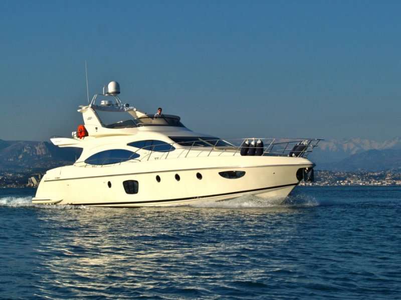 Яхта Люкс Azimut 68 Fly