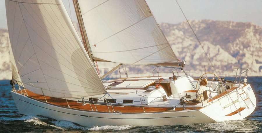 Парусная яхта Dufour 44