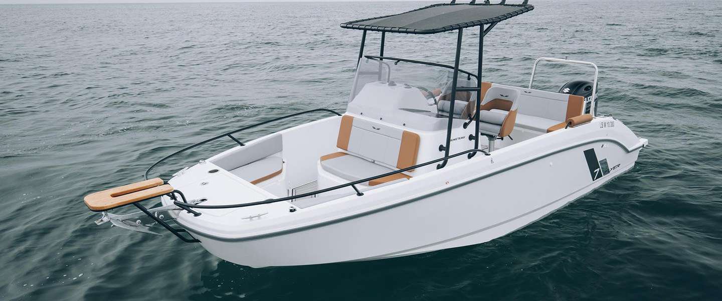 Motor boat Flyer 7 Spacedeck