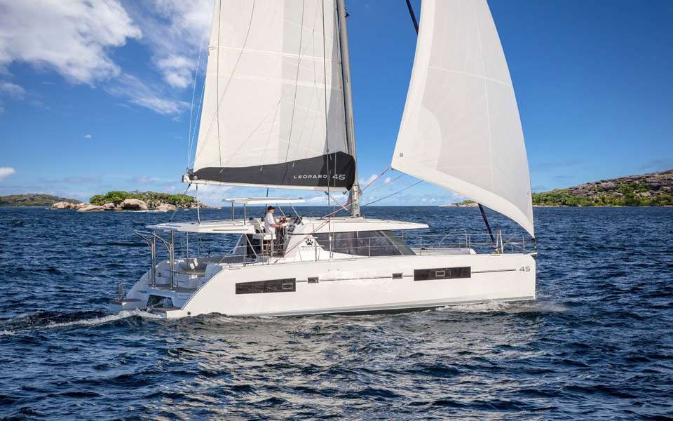 Catamarán Leopard 45