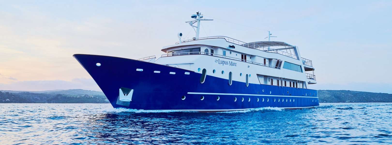 Bateaux à moteur Lupus Mare
