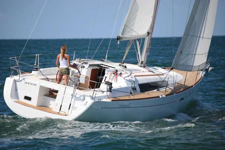 Sailboat Oceanis 37