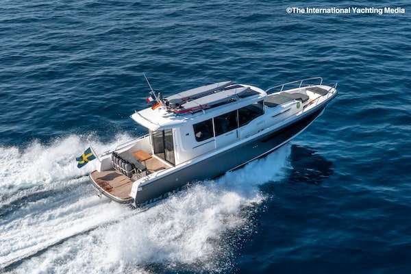 Моторная яхта Nimbus C11