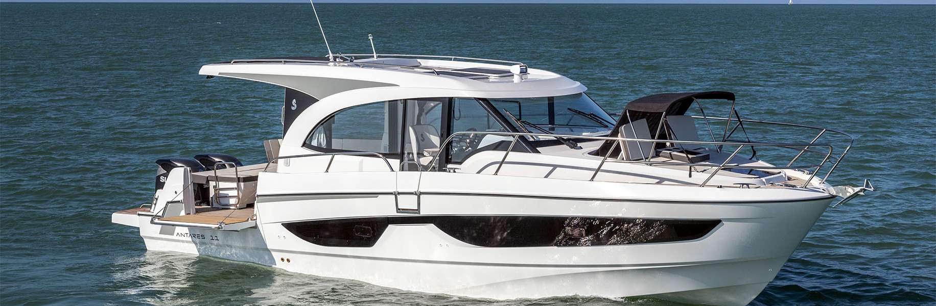 Моторная яхта Antares 11 OB
