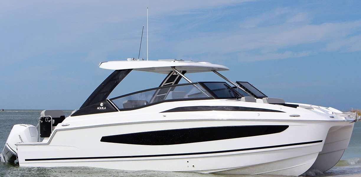 Motorkatamaran Aquila 32 Sport