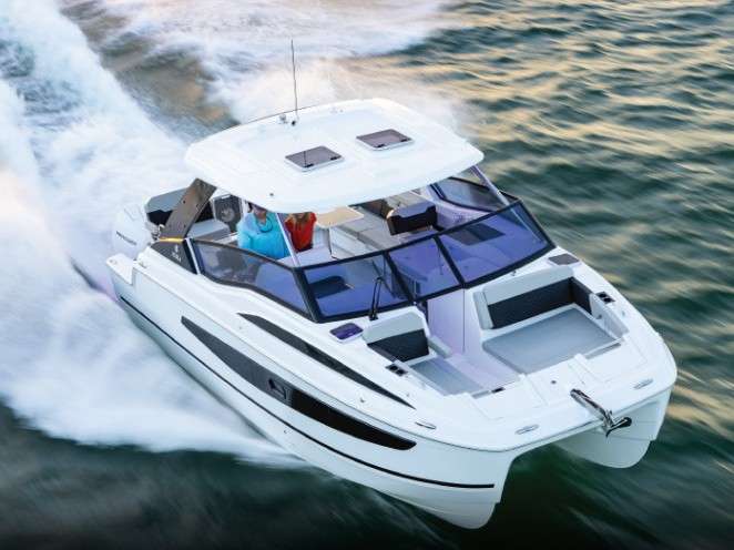 Motor boat Aquila 32 Sport