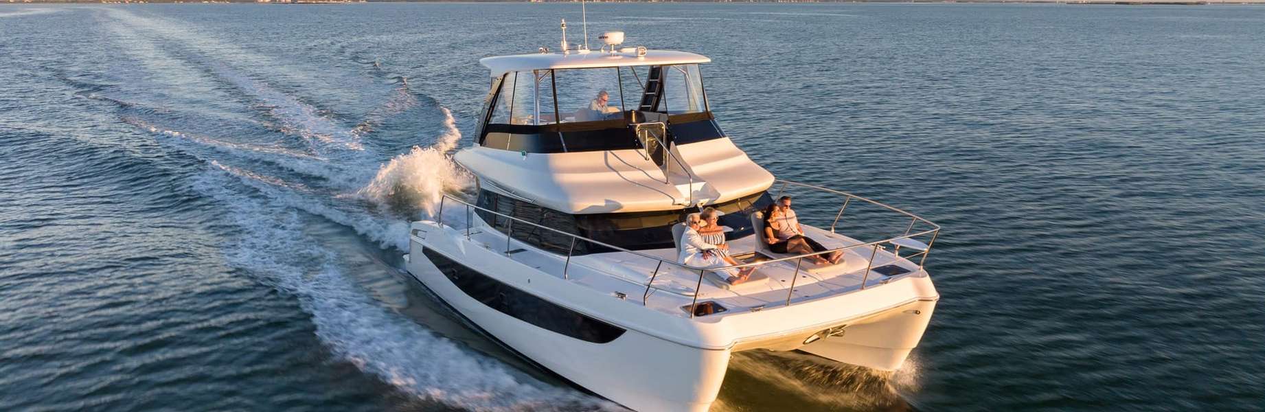 Catamarán a Motor Aquila 42 PC