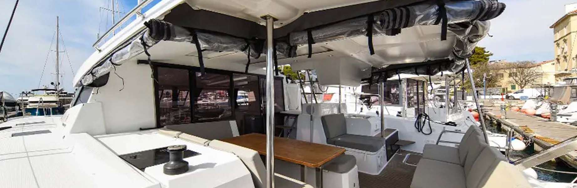 Catamarán Astrea 42