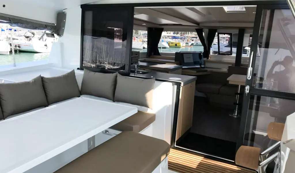 Catamarán Astrea 42