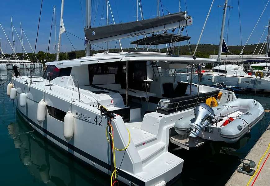 Catamarano Astrea 42