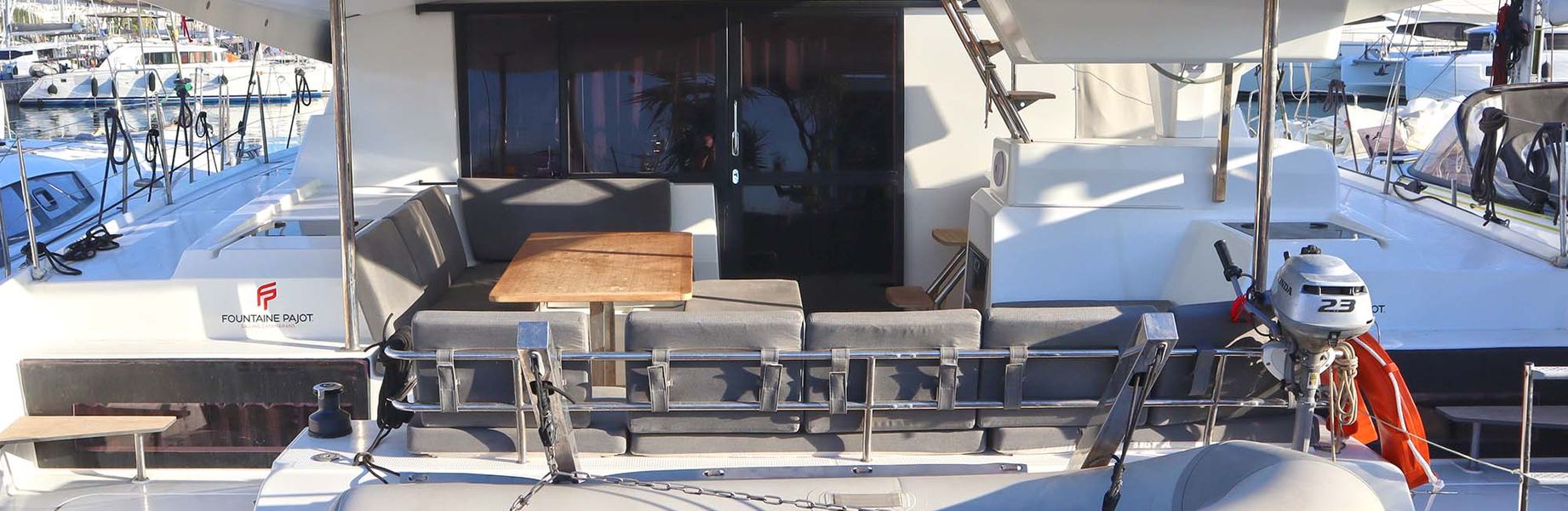 Catamarán Astrea 42