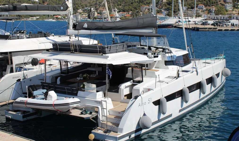 Catamaran Aura 51