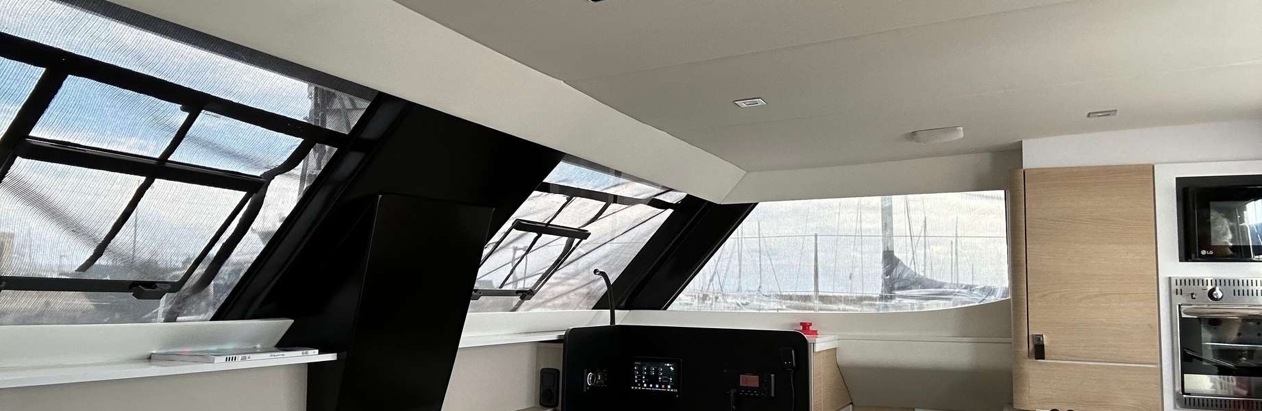 Katamaran Aventura 37