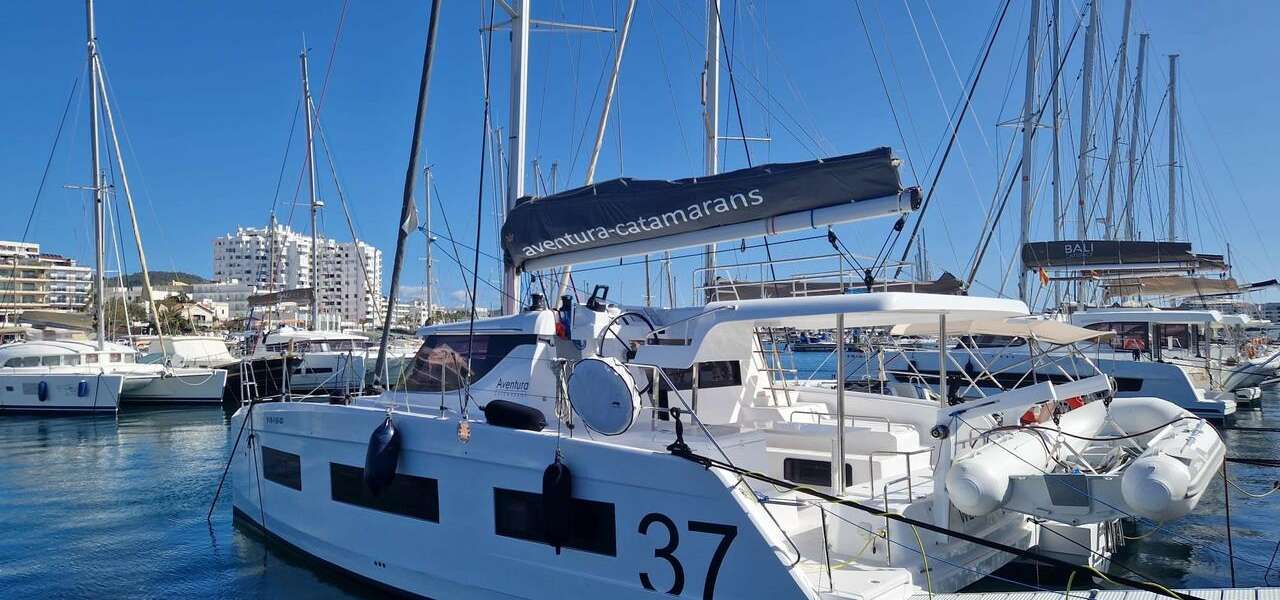 Catamaran Aventura 37