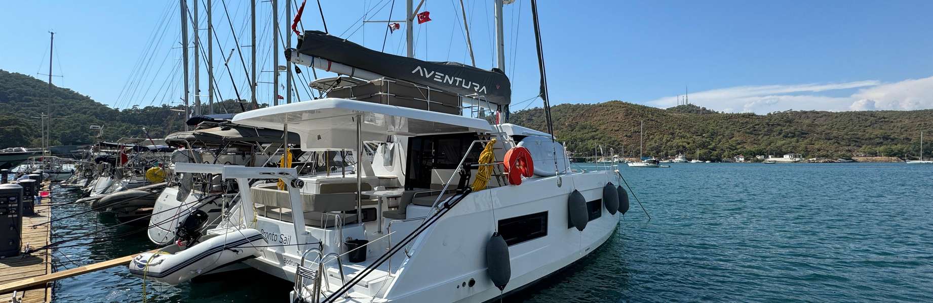 Catamarán Aventura 37