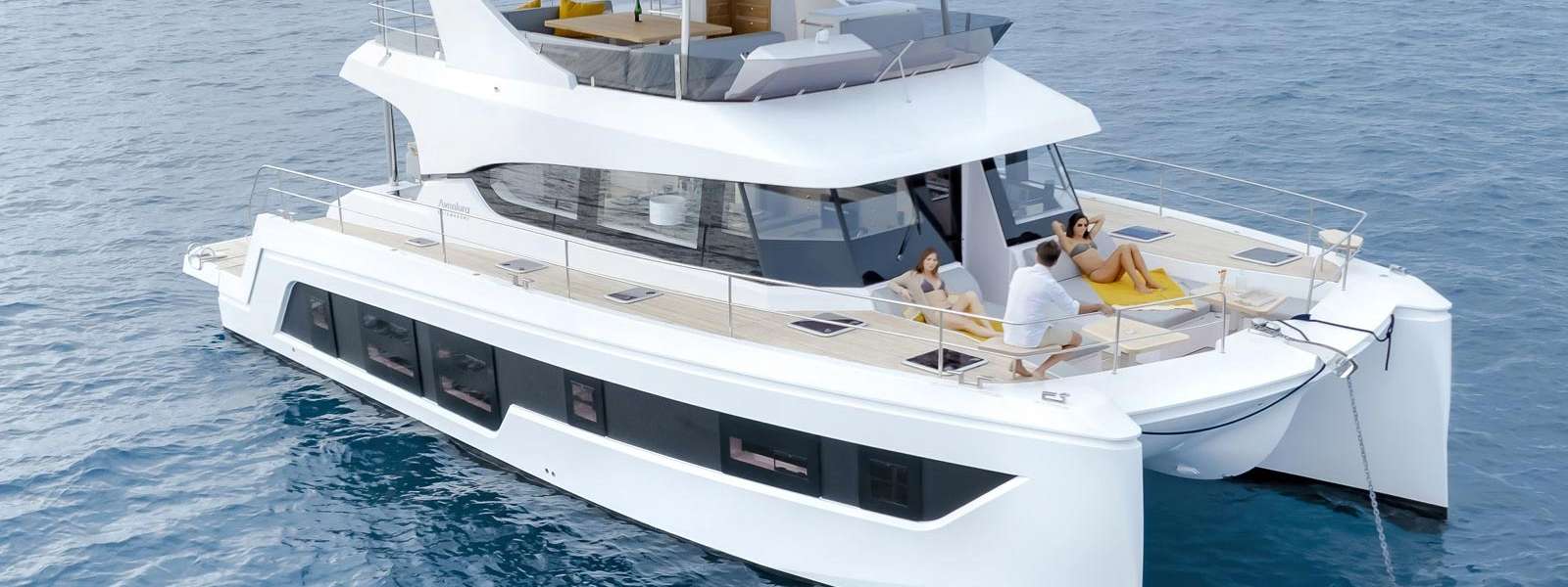 Моторный катамаран Aventura 56 MY