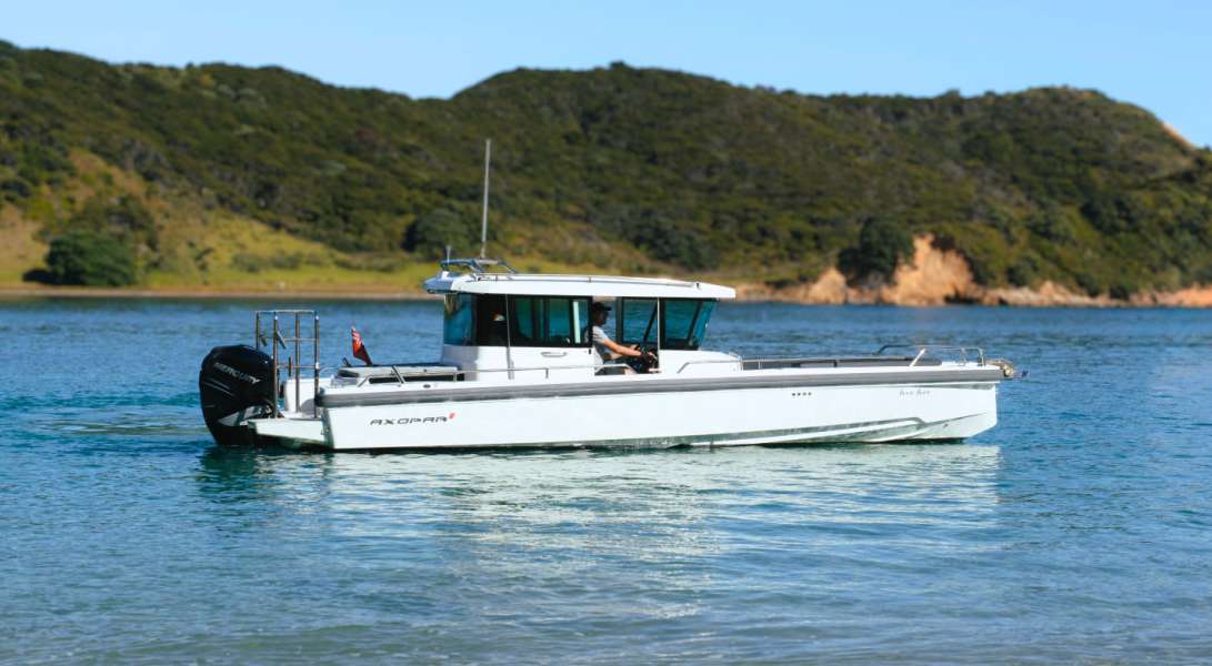Motor boat Axopar 28 Cabin
