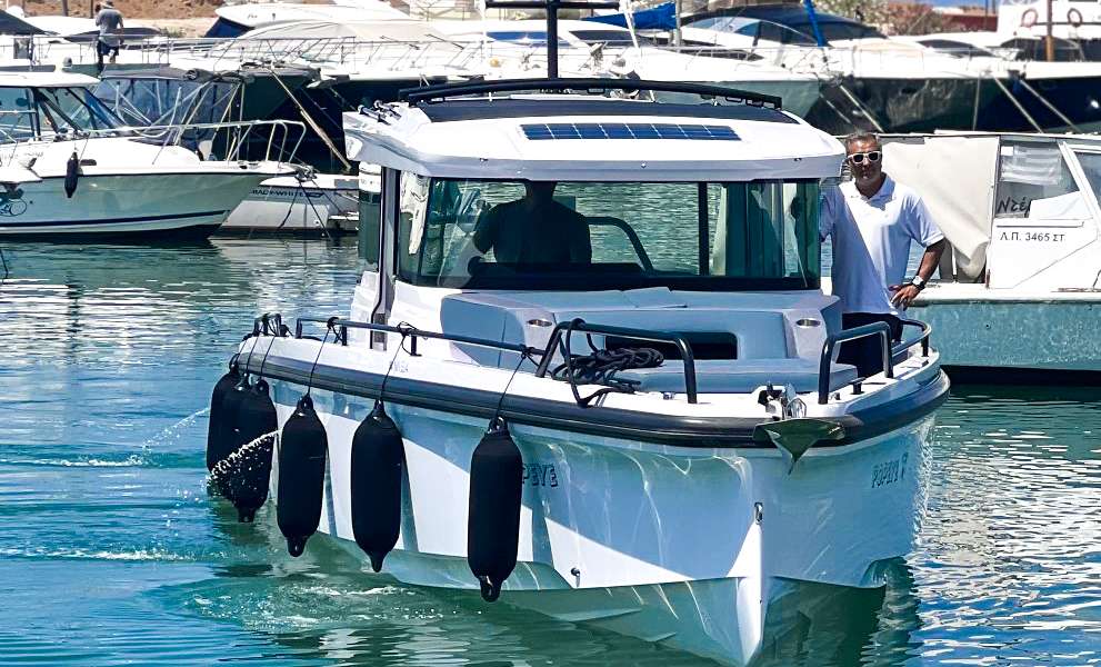 Motorboot Axopar 37 XC Cross Cabin