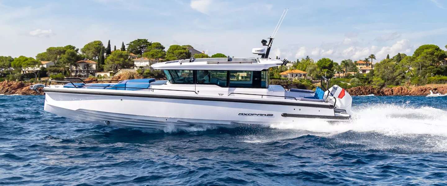 Motor boat Axopar 37 XC Cross Cabin