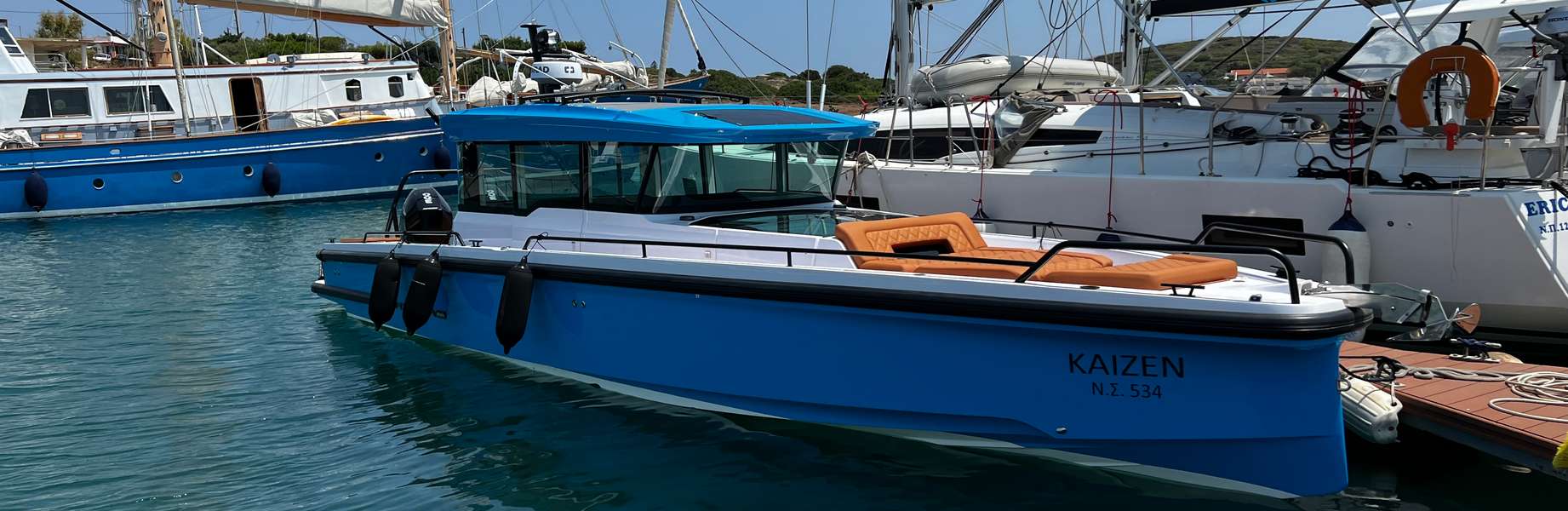 Моторная яхта Axopar 37 XC Cross Cabin
