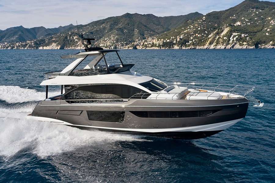 Luxury Yacht Azimut 68 Fly