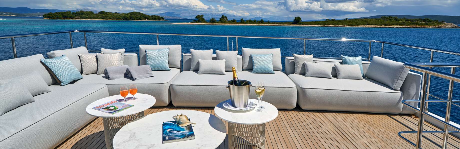 Luxury Yacht Azimut Grande 27