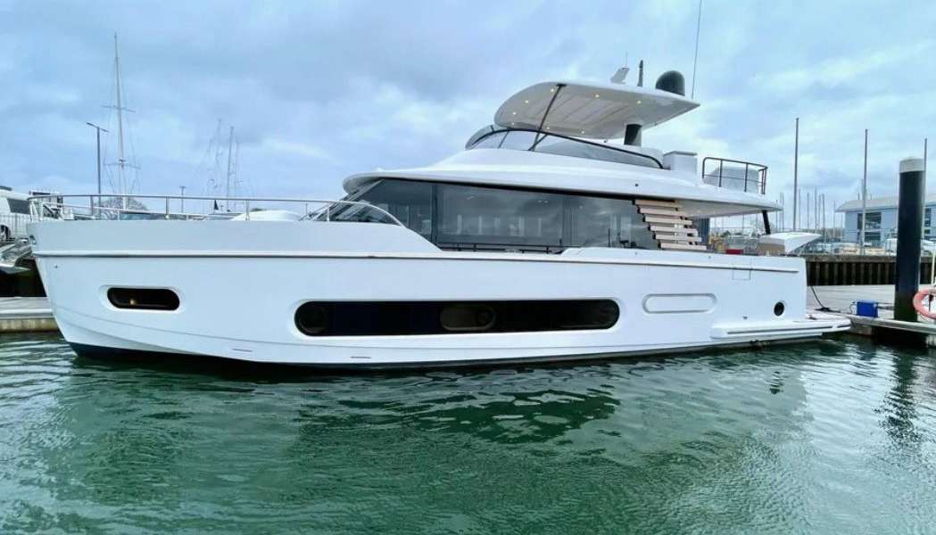 Luxusyacht Azimut Magellano 60