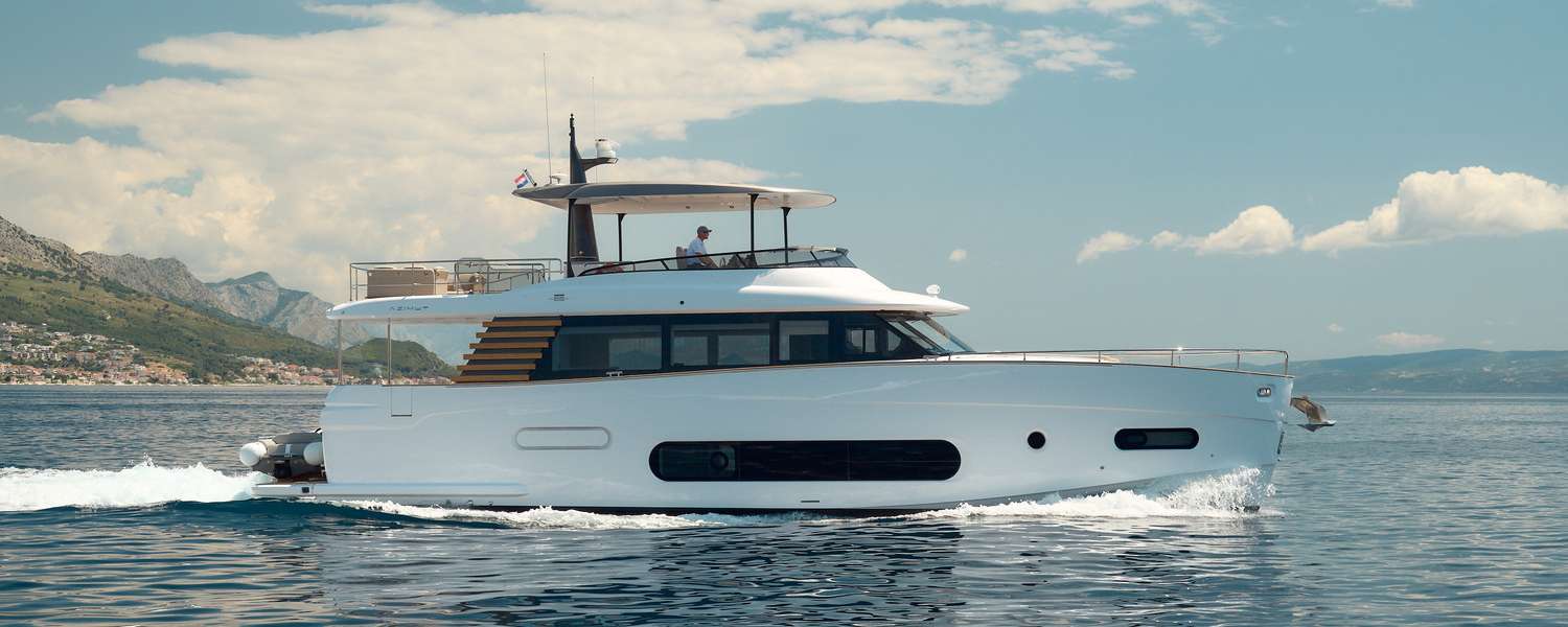 Yate de lujo Azimut Magellano 66