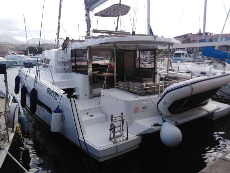 Catamaran Bali 4.3