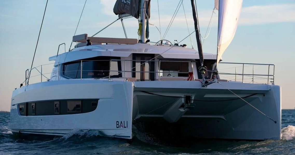 Catamaran Bali 4.4