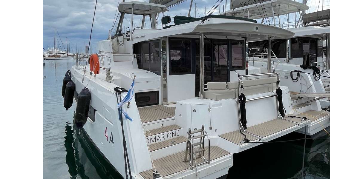 Katamaran Bali 4.4