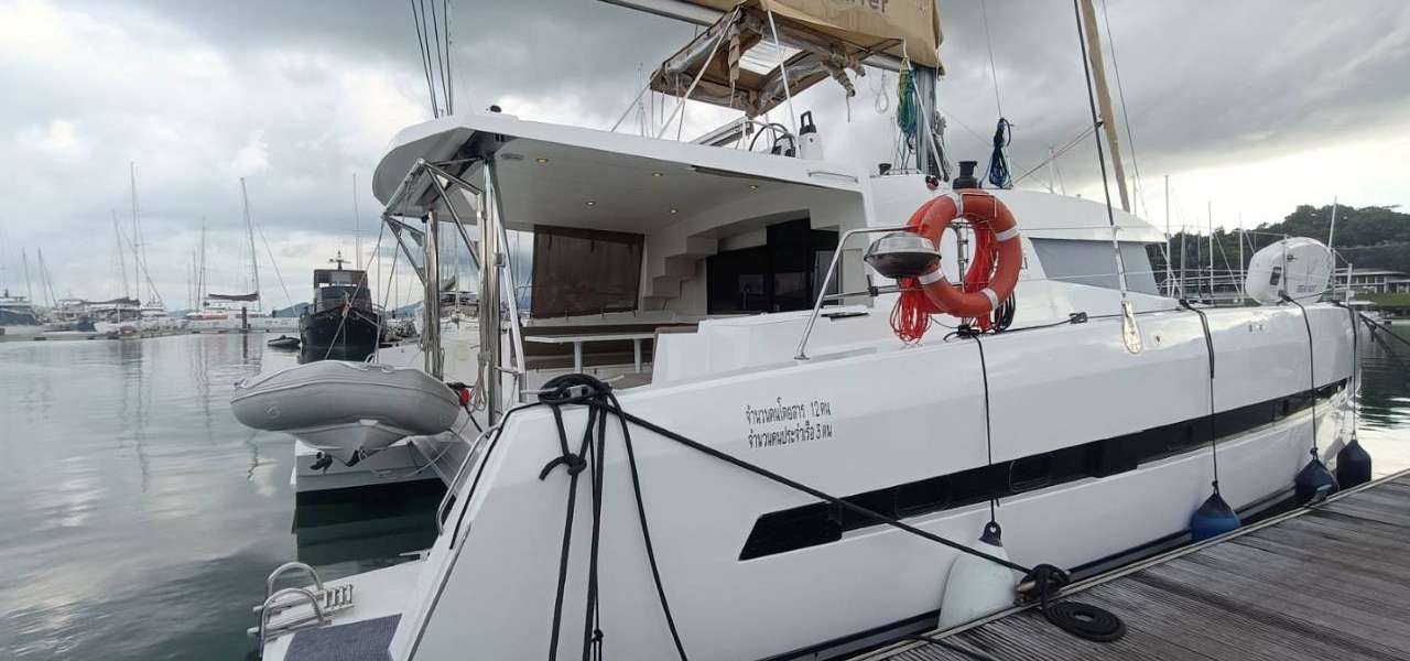 Catamaran Bali 4.5