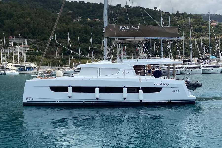 Catamarán Bali 4.8
