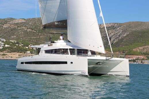 Catamarán Bali 5.4