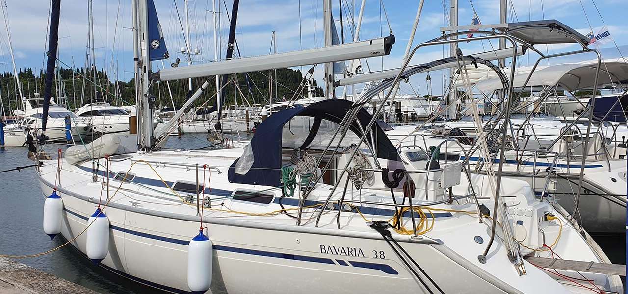 Velero Bavaria 38