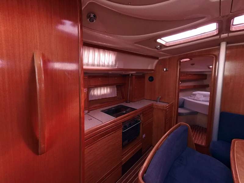 Sailboat Bavaria 39 Cruiser