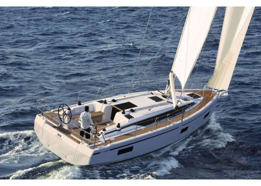 Парусная яхта Bavaria C38
